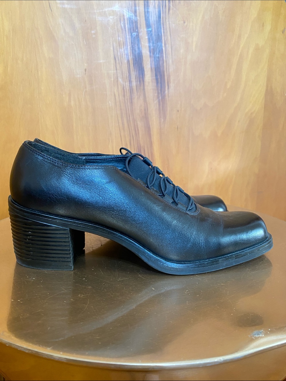 Womens Black Leather Loafer Heeled 2.5” Slip-On Elastic Laces Minimalist Neutral